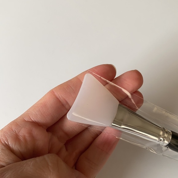 Biba Los Angeles Face Mask Applicator Brush - Picture 5 of 5